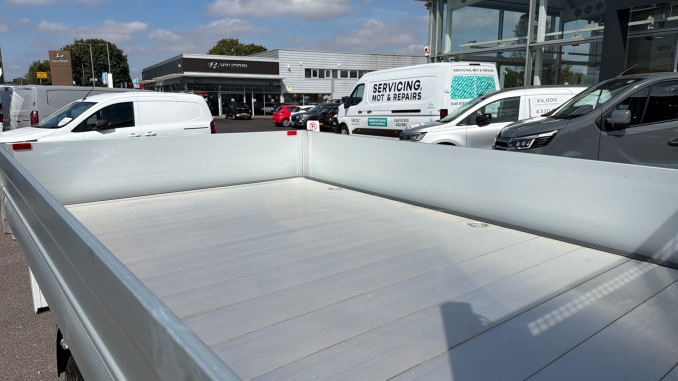 Renault Master Mwb Diesel Fwd ML35dCi 150 Advance Low Roof Aluminium Tipper - Image 14
